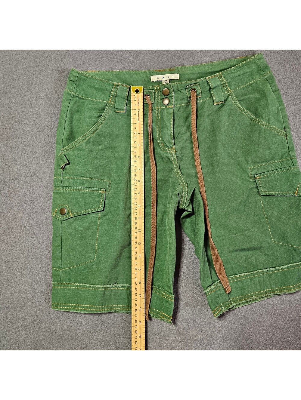 CAbi Women's Cargo Shorts Size 8 Green Cotton Utility Drawstring Waist Gorp Hike - Picture 4 of 6